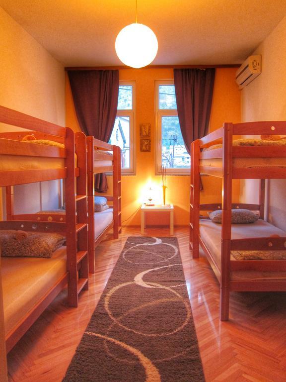 Hostel Taso'S House โมสตาร์ ภายนอก รูปภาพ