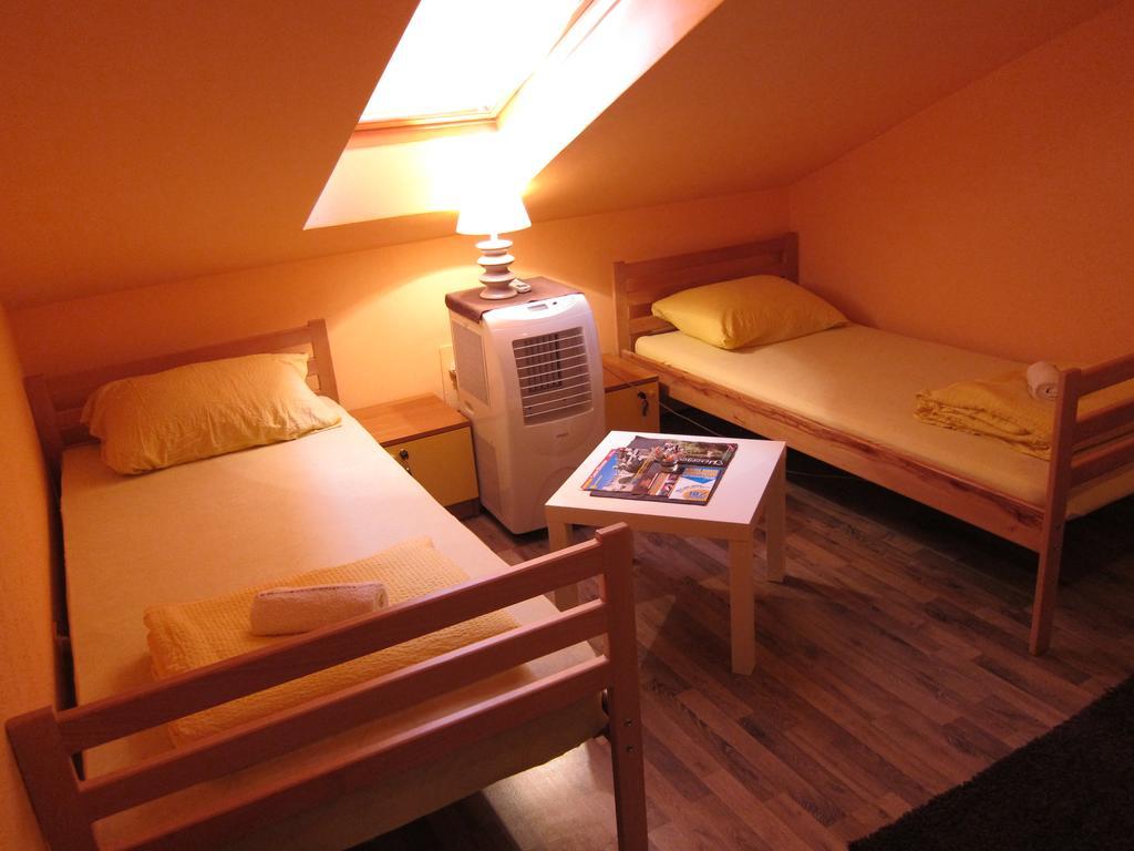 Hostel Taso'S House โมสตาร์ ภายนอก รูปภาพ